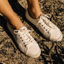 Load image into Gallery viewer, Womens - Monterey Sneaker Classic - Bleach