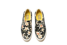 Load image into Gallery viewer, Womens - Hawthorne Slip On Magnum - Black Star Orchid